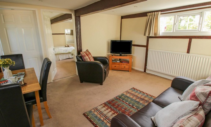 Nantwich Cottage | THE GRAIN STORE, pet friendly, with a garden in Wrenbury