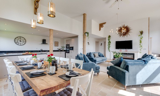 Melton Constable House | The Grainstore - Five Bedroom House, Sleeps 10
