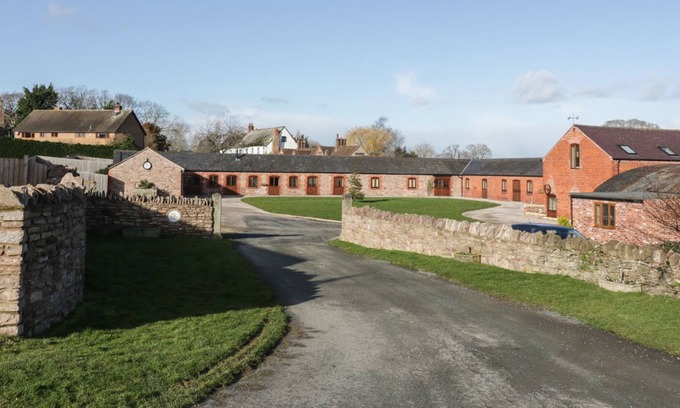 Alberbury Cottage | THE GRANARY, family friendly, luxury holiday cottage in Alberbury