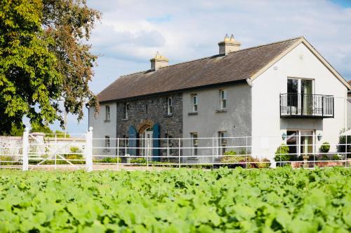 North Tipperary House | The Granary, Luxuriously Restored Barn on a Farm