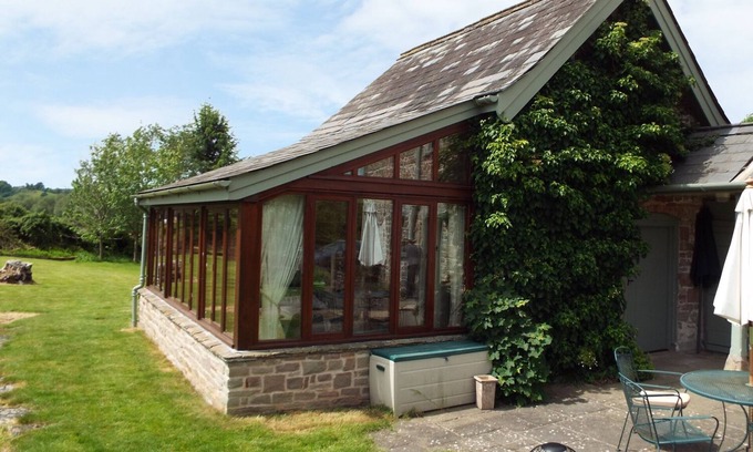 Saint Owens Cross Cottage | THE GRANARY, pet friendly, character holiday cottage in Walford
