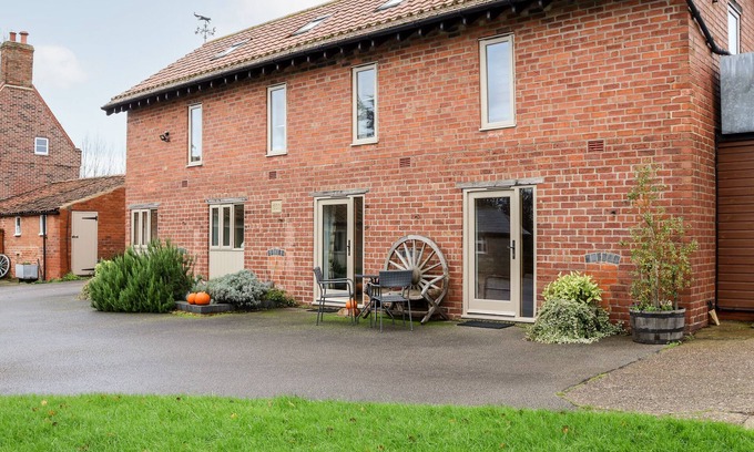 Askham Apartment | THE GRANARY, pet friendly, with a garden in Askham