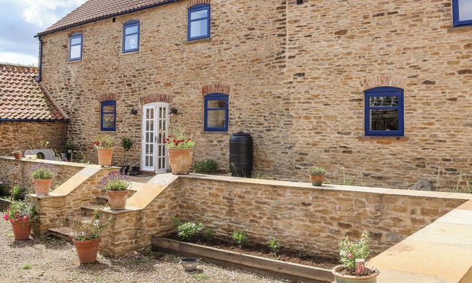 Dalby House | THE GRANARY, pet friendly, character holiday cottage in Slingsby