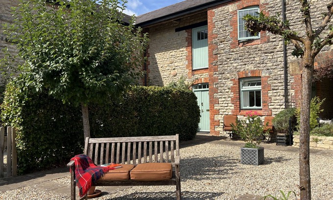 Thornford Cottage | The Granary - sleeps 2 guests in 1 bedroom