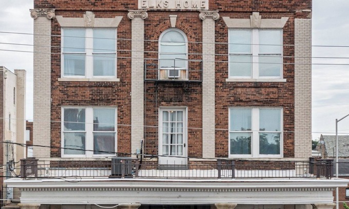 Lowertown Arts District Apartment | The Grand Apartment: A Historical Paducah Gem