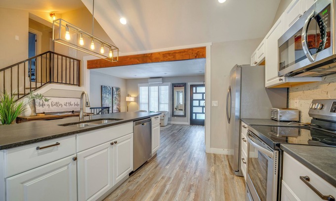 Chelan Cottage | 'the Grand Chelan' Group Getaway: Pool & Hot Tub