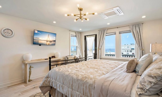 Salisbury Beach House | The Grand Coastal Koz at Salisbury Beach