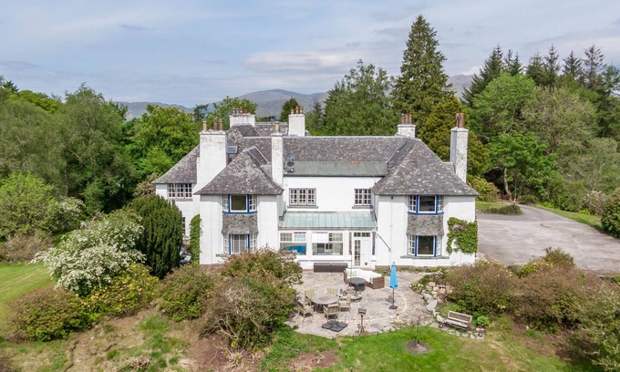 Taynuilt Cottage | The Grand Gathering - a house that sleeps 18 guests in 9 bedrooms