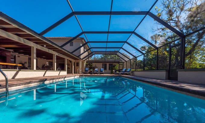 West Palm Beach House | The Grand Hacienda- 4 Acre Family Ranch Home with Heated Pool/Lake! Sleeps 28!