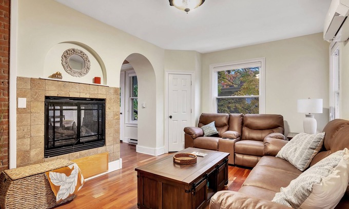 Saratoga Springs Apartment | The Grand Mare Jim Dandy | Luxury Suite | Sleeps 6