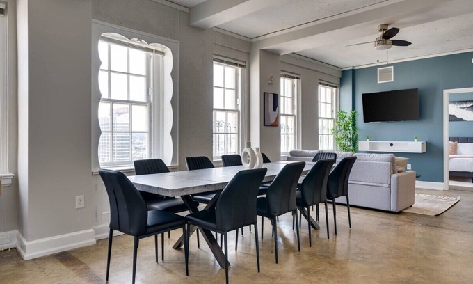 Civil Rights Historic District Apartment | The GRAND Suite | Free Parking | Sleeps 10 | DT |