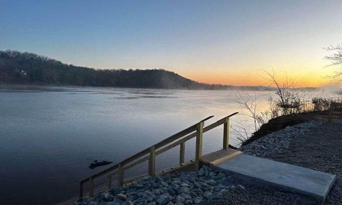 Flatwoods RV Rental | THE GRAND VIEW. nBeautiful RV lot on the banks of the Kentucky Lake/TN River.nn