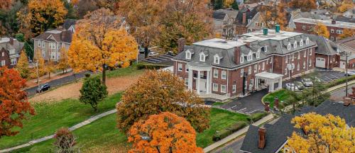 Greensburg Hotel | The Grandeur Estate