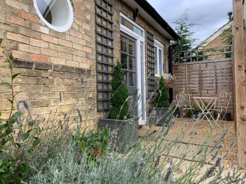 Waterbeach Apartment | The Grapevine Studio