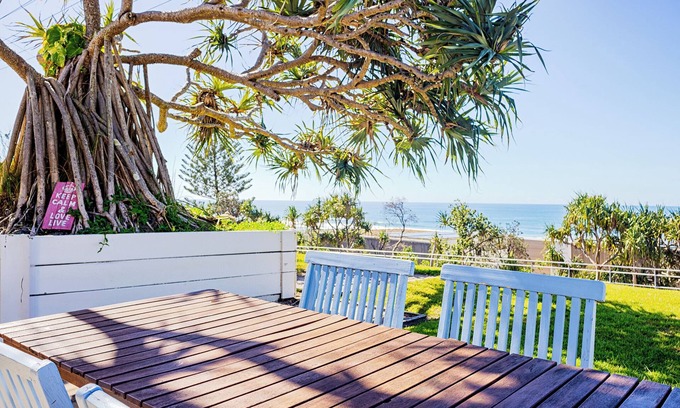 Sunrise Beach Apartment | THE GRASSY KNOLL Panoramic Beach Apartment - Sunrise Beach