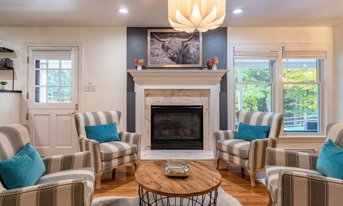 Great Barrington House | The Great Escape Ski Cottage w/HOT TUB @ Great Barrington