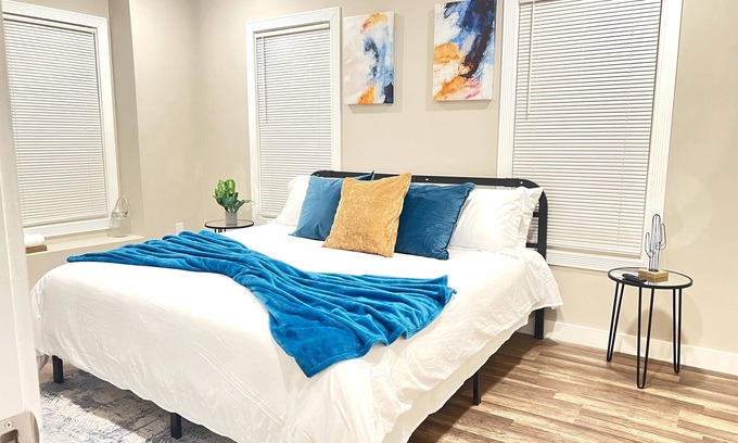 Southside House | The Great Escape with Movie Room near SU!