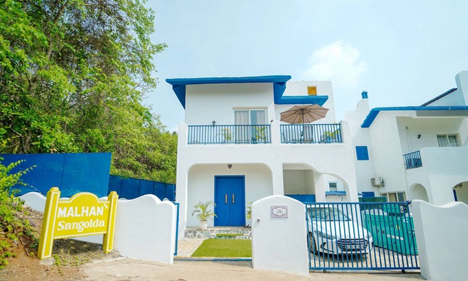 Penha de Franรงa Villa | The Greek Villa 3BR Private Pool By homeyhuts