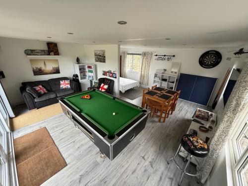 Woodstock Apartment | The Green Bus and the lodge