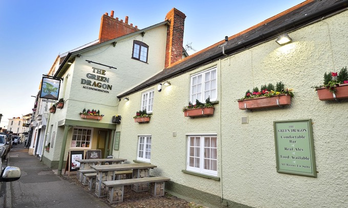 Wellington Hotel | The Green Dragon
