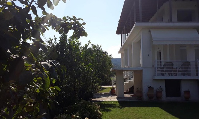Velika House | The green garden villa by the sea!