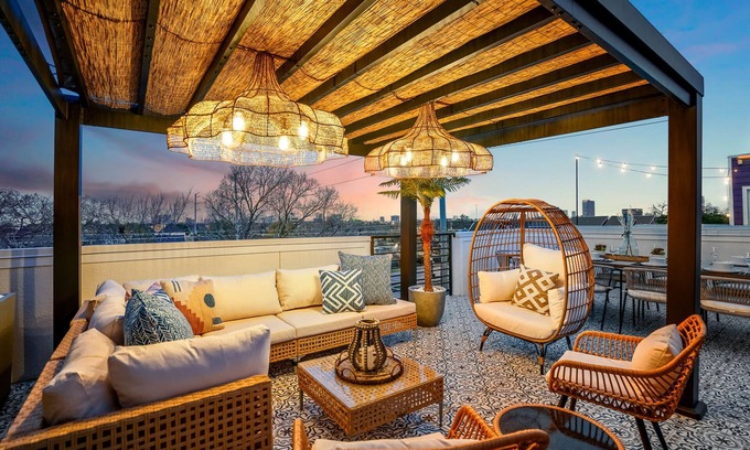 South Central Houston Apartment | The Green Haus Luxxe Cabana Rooftop Retreat