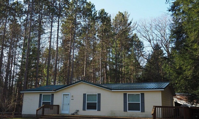 Interlochen House | The Green Lake Getaway - Shared Lake Access!