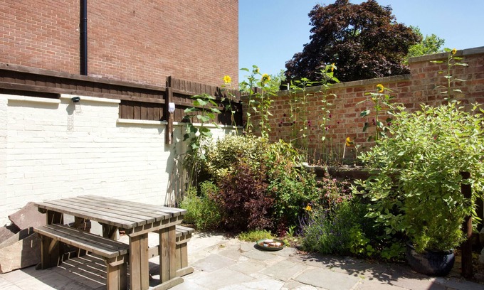 Devizes Bed & Breakfast | The Green Parrot