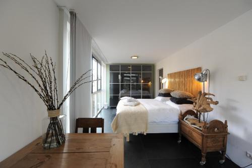 Amsterdam East Bed & Breakfast | The Green Tunnel