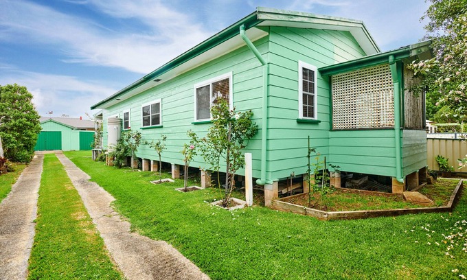 Harrington House | The Greenhouse at Harrington is a Pet Friendly home in a peaceful location