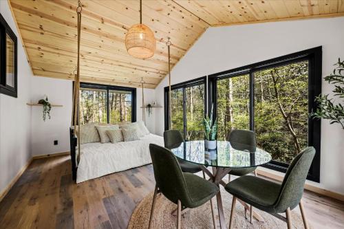 Rocky Grove House | The Greenhouse NEW - 450ft to Trailhead