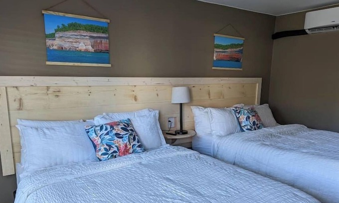 Munising House | The Greenland Motel - Room No.4