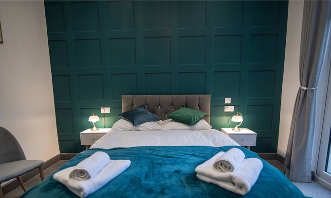 Dover House | THE GREY ELEGANCE, character holiday cottage, with hot tub in Dover