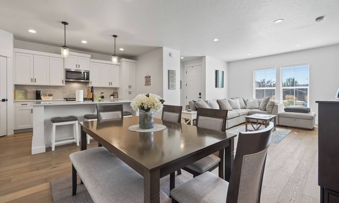 Southwest Ada County Alliance House | The Grey Havens-stunning new build family friendly with a laid back beach vibe.