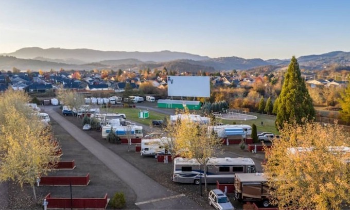 Roseburg House | The Griswold Family Vacation Trailer