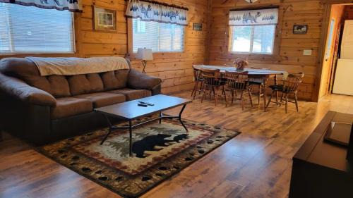 Warrens House | The Grizzly Den Cabin Warrens WI