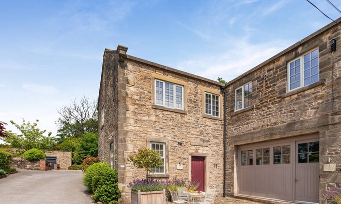 Clitheroe House | The Groomsmen - Three Bedroom House, Sleeps 6