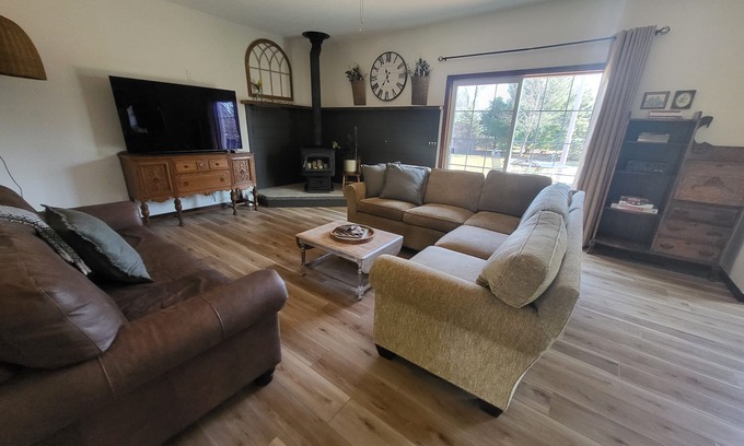 Groveland House | The Groveland Guesthouse on 3 acres
