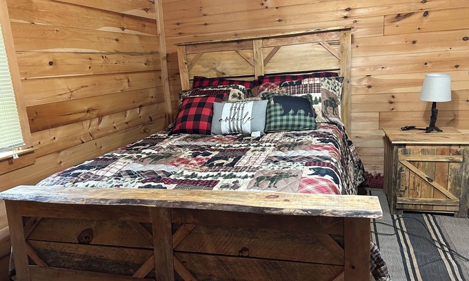 Mountain City Cabin | The Guesthouse- A cabin at Doe Mountain