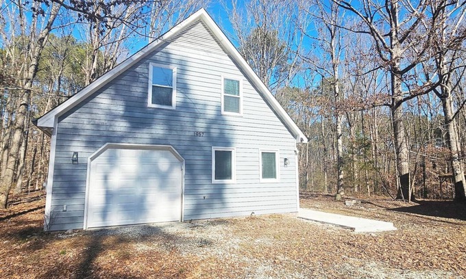 McCain House | The Guesthouse @ Pine Forest Hideaway - (Near UNC)