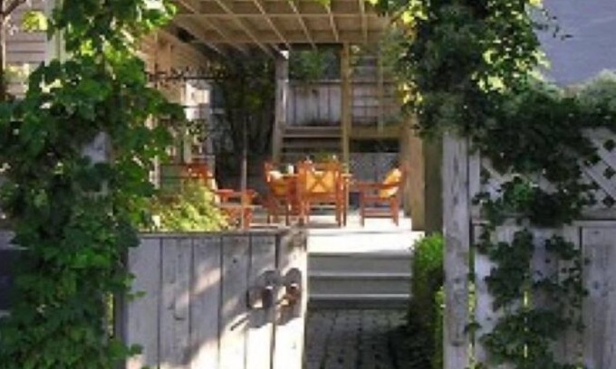 Perrysburg House | The Guesthouse West Side - Walking distance to the best Perrysburg has to offer!
