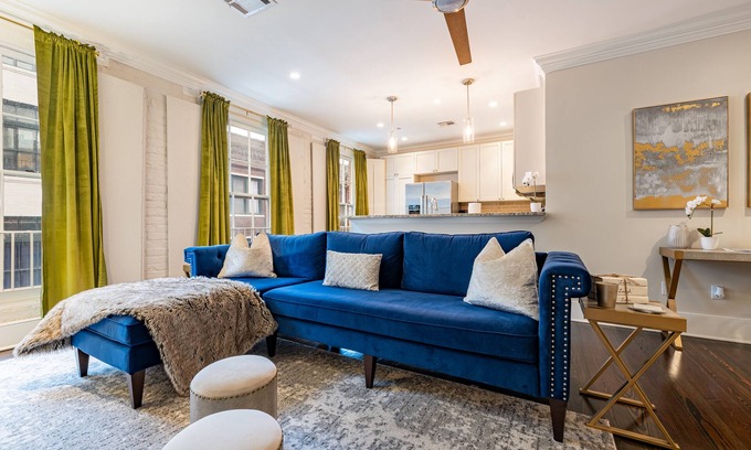 French Quarter Apartment | The Gumbo - 1B/1.1B Historic FQ Apt. - 60 Day Min. Rental