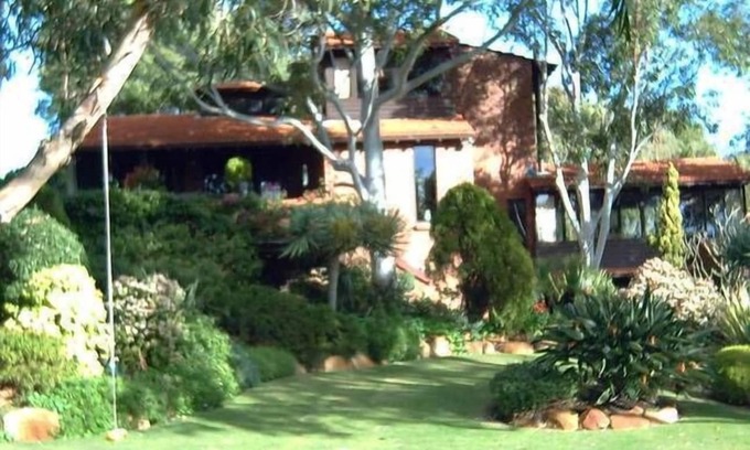 City Beach Apartment | The Gums, Garden Apartment.