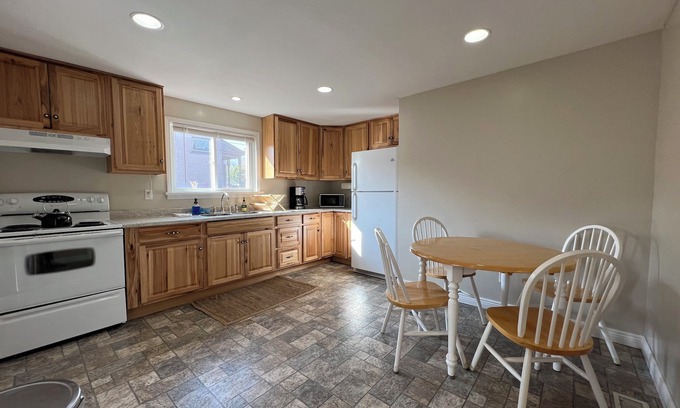 Anaconda House | The Hadley House- blocks from downtown