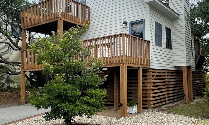 Ocean Sands Cottage | The Half Shell, Oceanside Beach Cottage, 6 min walk to beach