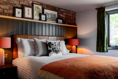 Clanfield Hotel | The Hampshire Hog