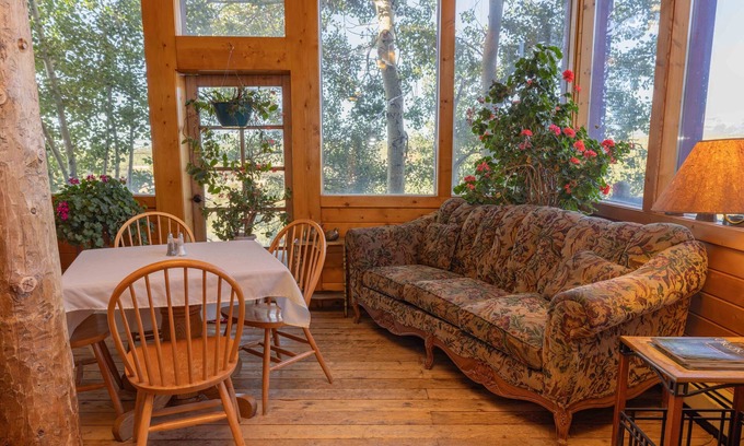 Fairplay Bed & Breakfast | The Hand Hotel Bed & Breakfast