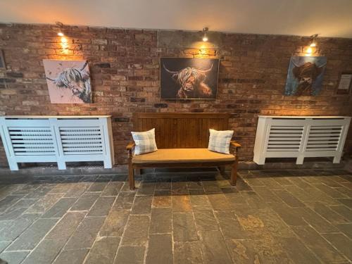 Whitchurch Hotel | The Hanmer Arms