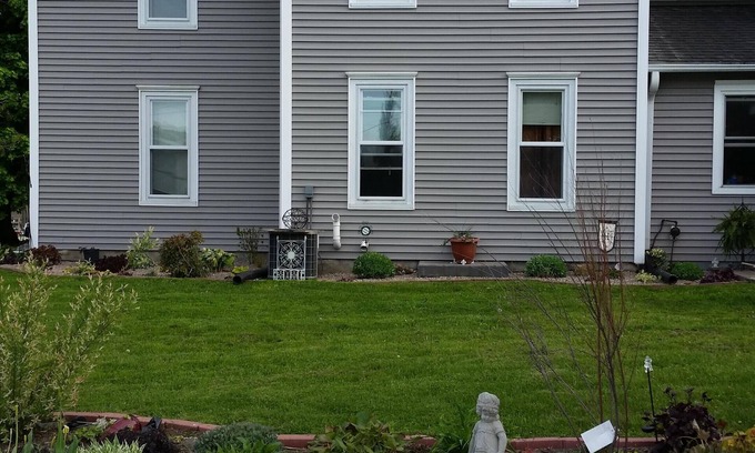 Ontario Apartment | The Hansen House Is Large Open Suite That Sleeps 12. Near Kickapoo River.