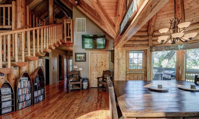 Shasta Lake Cabin | The Happy Bear Lodge